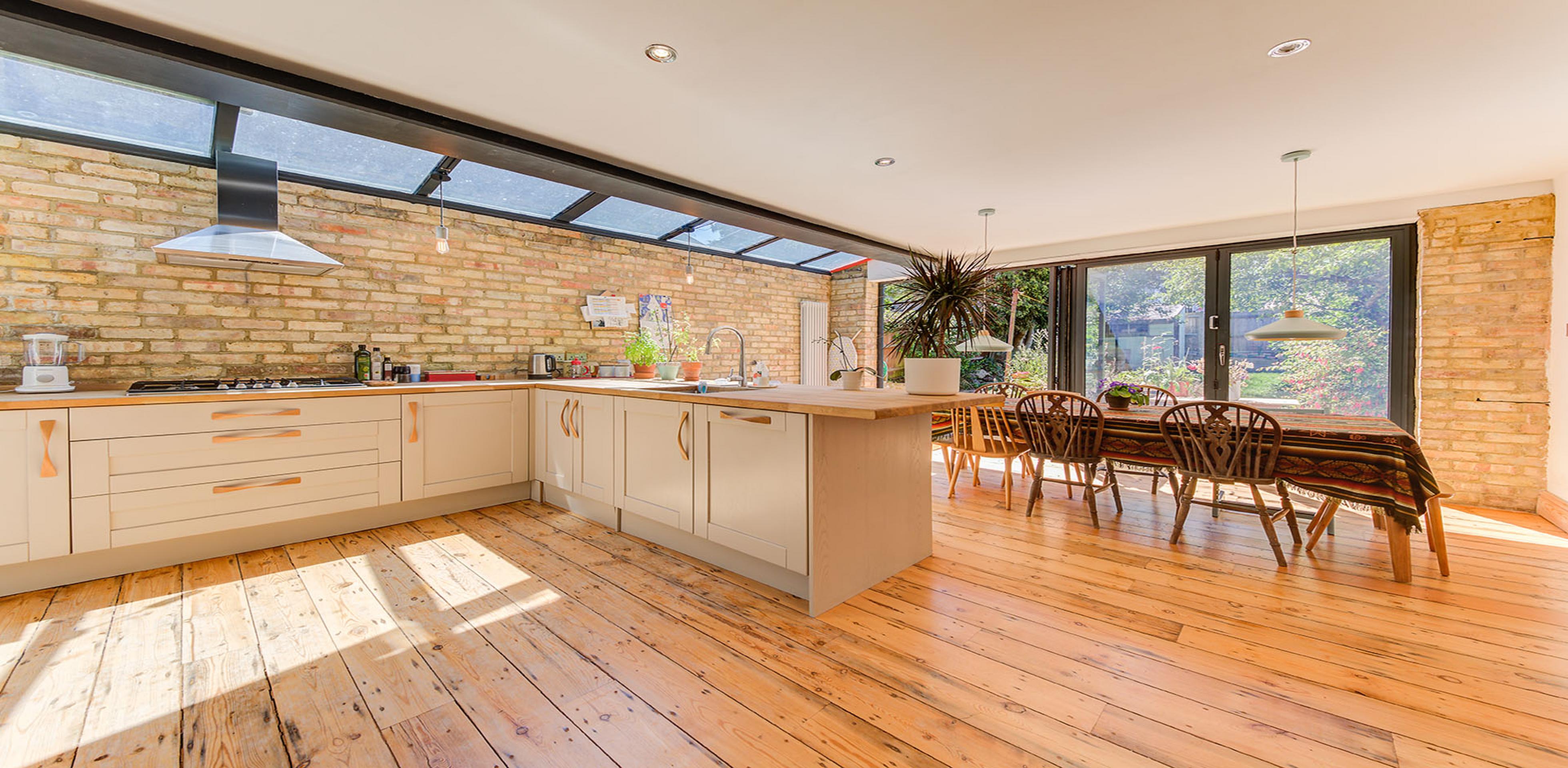 			4 Bedroom, 1 bath, 1 reception Terraced House			 Totteridge Lane, TOTTERIDGE & WHETSTONE N20